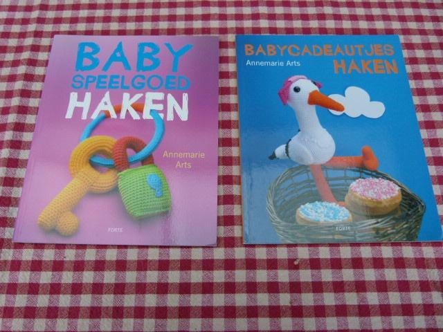Haakboeken babyspeelgoed babycadeautjes haken, Ophalen of Verzenden, Zo goed als nieuw, Haken, Patroon of Boek