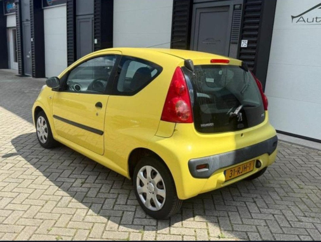 Peugeot 107 1.0 12V E-vti 68PK 3DR 2011 Geel, Voorwielaandrijving, 4 stoelen, 68 pk, Handgeschakeld