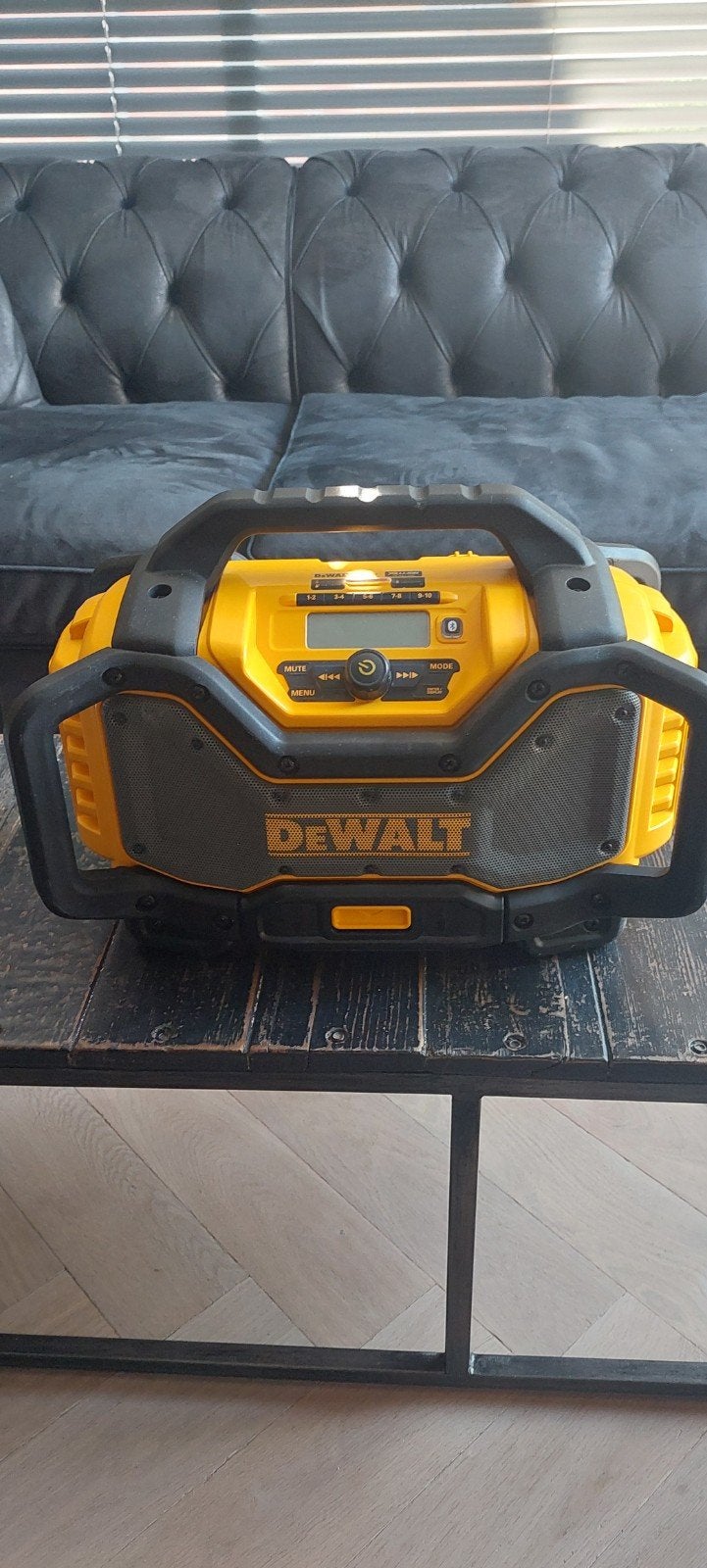 DeWalt Bouwradio - Robuust en Krachtig Geluid, Ophalen, Gebruikt, Bouwradio