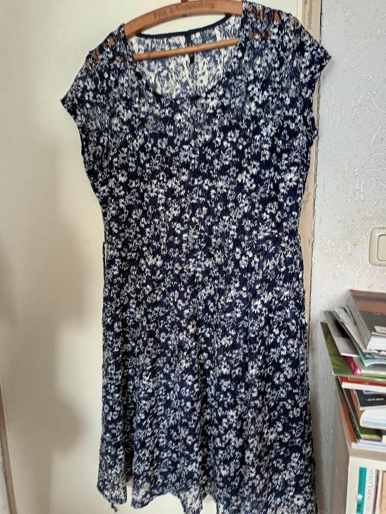 Paprika jurk maat 46  XL bloemen elk seizoen marine wit, Blauw, Maat 42/44 (L), Ophalen of Verzenden, Zo goed als nieuw