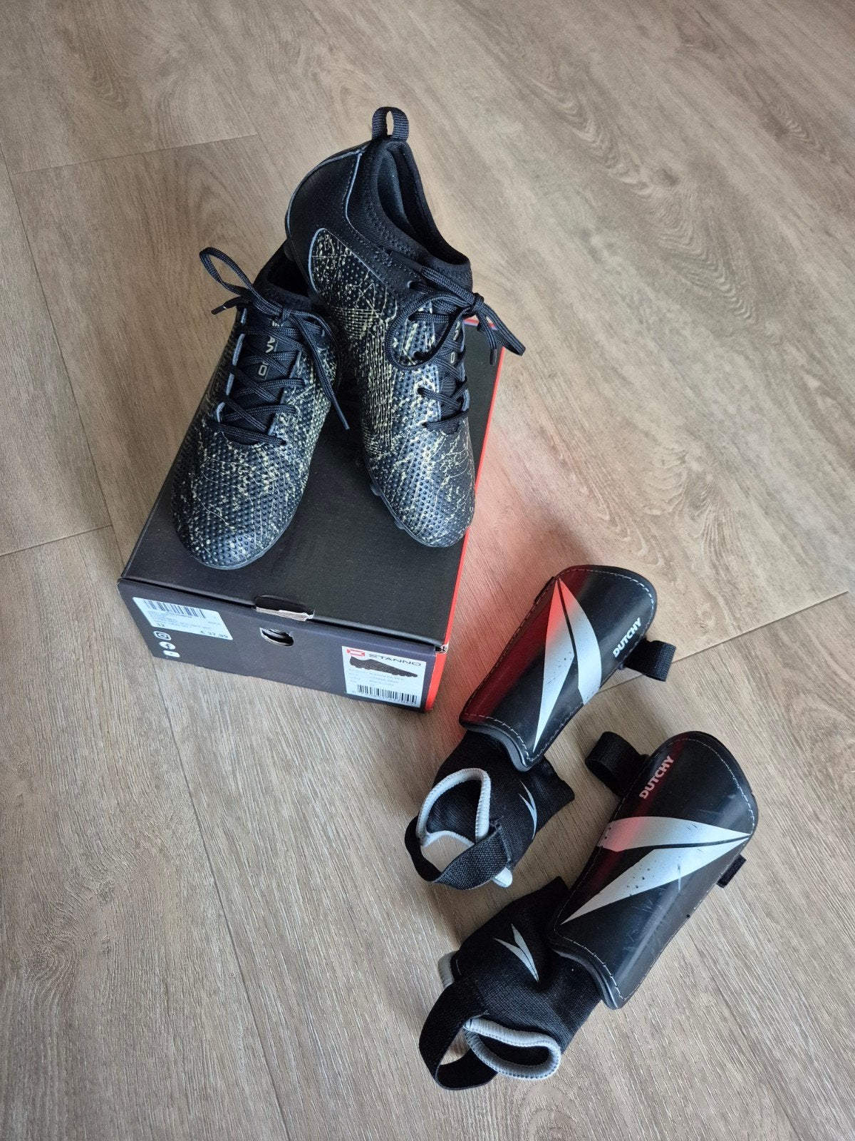 Stanno nieuwe gestikte voetbalschoenen maat 32 + scheenbesch, Ophalen of Verzenden, Jongen of Meisje, Sportschoenen, Stanno