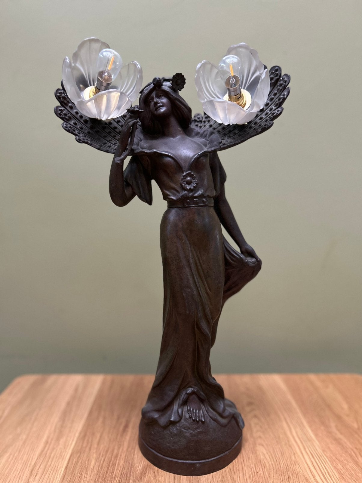 Art Nouveau lamp dame met bloemen 1900, Ophalen