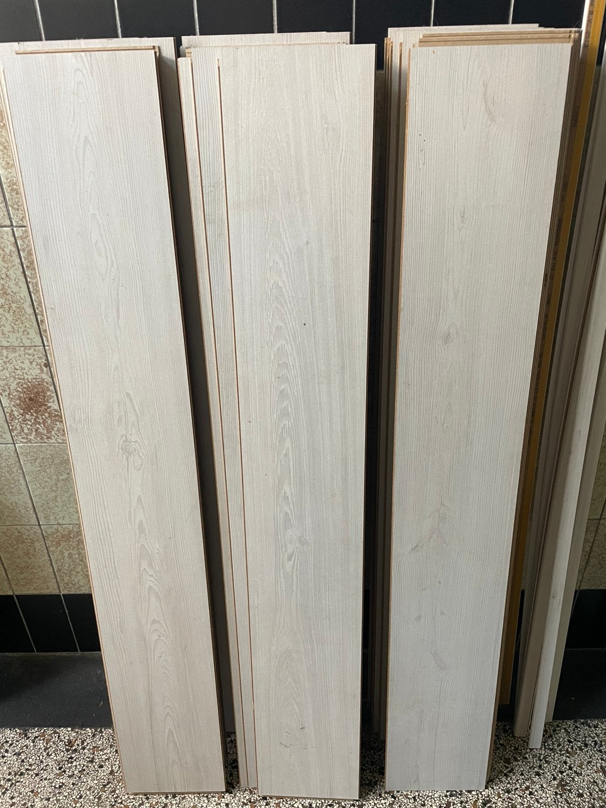 Tundra laminaat wit, Ophalen, 50 tot 150 cm, 5 tot 10 m², Zo goed als nieuw