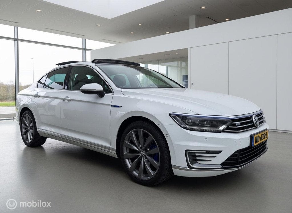 Volkswagen Passat 1.4 TSI GTE Highline Camera|Navi|Pano|, Gebruikt, Euro 6, 1622 kg, Wit