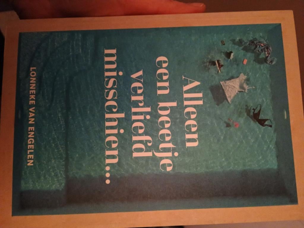Lonneke van Engelen - Alleen een beetje verliefd misschien, Boeken, Ophalen of Verzenden, Zo goed als nieuw, Lonneke van Engelen