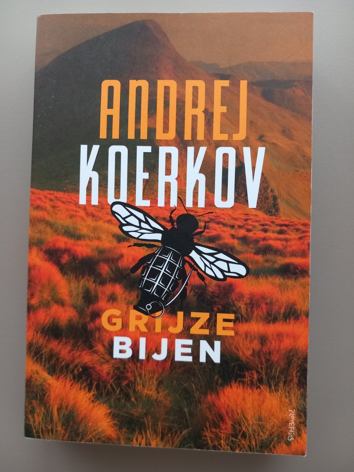 Andrej Koerkov - Grijze bijen, Ophalen of Verzenden, Zo goed als nieuw, Andrej Koerkov