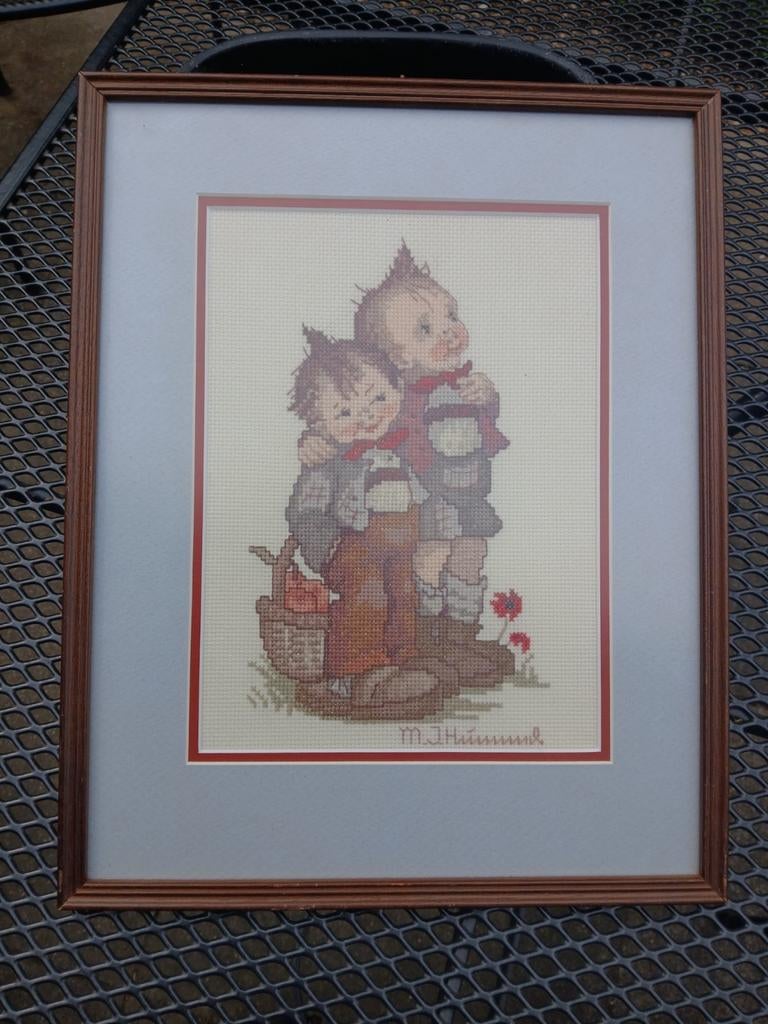 Hummel geborduurd, Ophalen of Verzenden, Hout, Minder dan 50 cm, Minder dan 50 cm