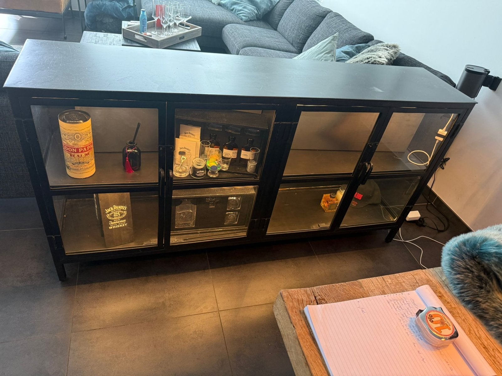 Industriële vitrinekast/dressoir met glazen deuren, Ophalen, Gebruikt, 150 tot 200 cm, Minder dan 100 cm