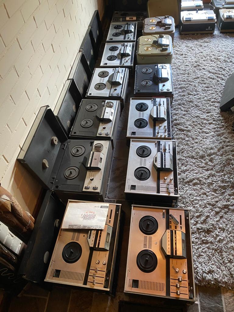 22 Bandrecorders (Grundig, Aristona, Philips) + gratis radio, Ophalen, Defecte bandrecorder