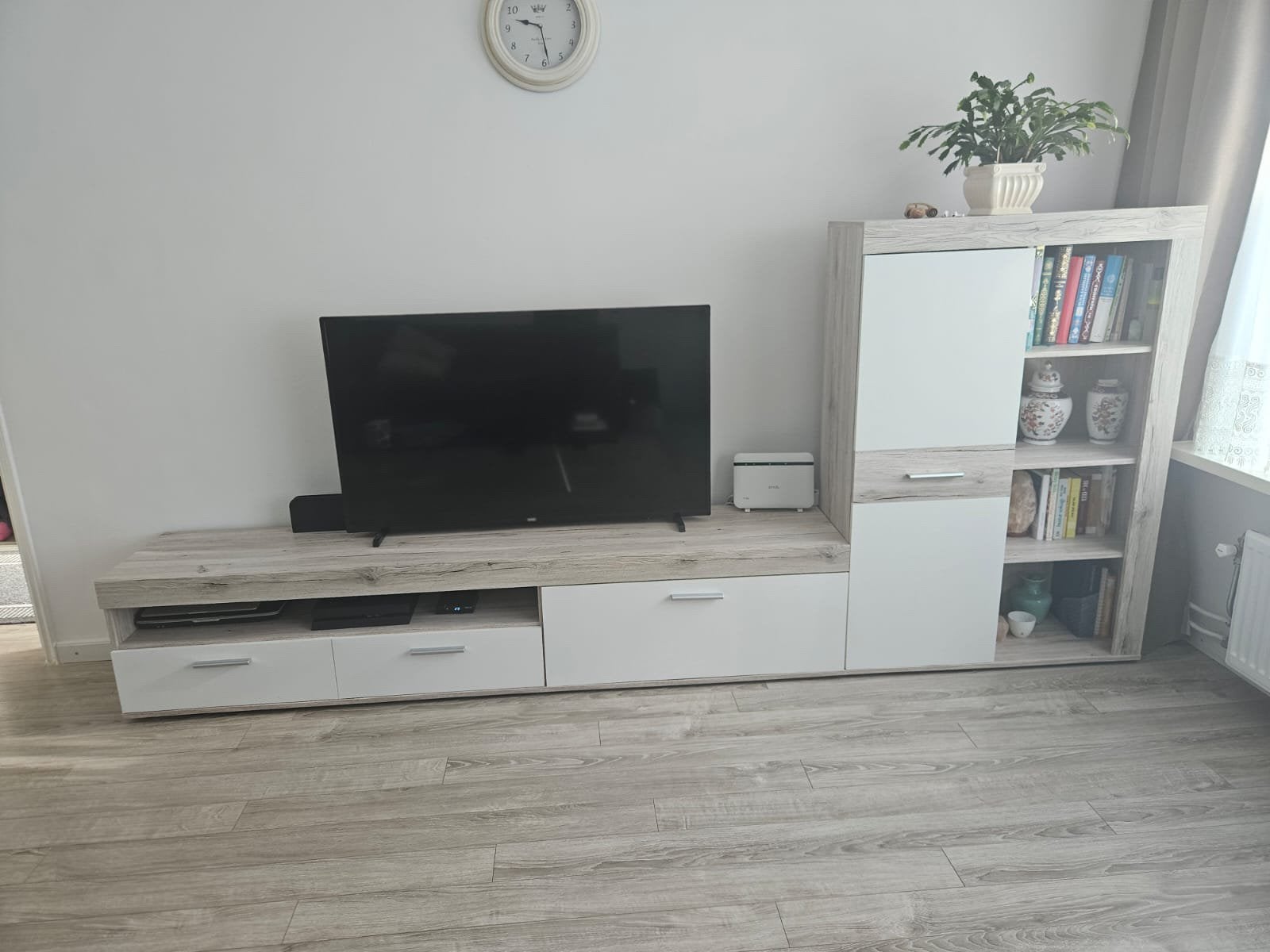 Gratis Tv meubel met kast, Huis en Inrichting, Complete inboedels, Ophalen