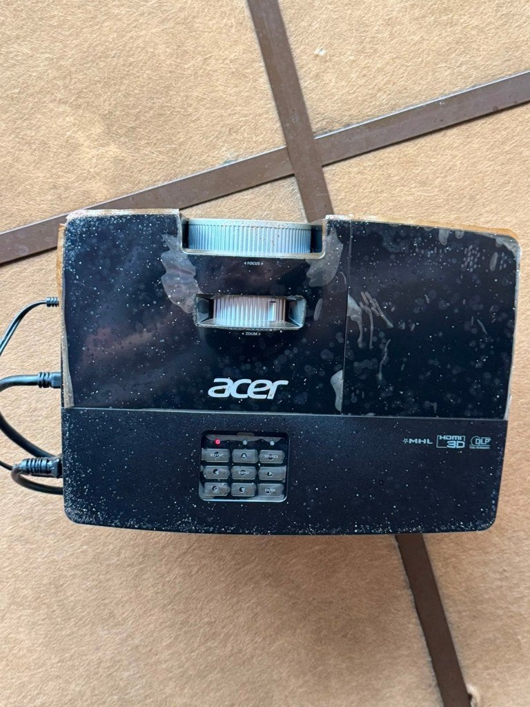Acer beamer met elektrisch Celexon-projectiescherm, Ophalen, Zo goed als nieuw, DLP, Overige resoluties