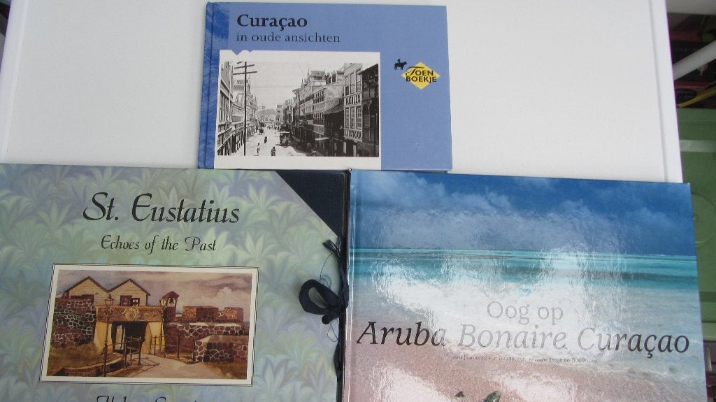 4 boeken Curacao, Aruba, Bonaire, St.Eustatius, Europa, Ophalen of Verzenden, Reisgids of -boek, Gelezen