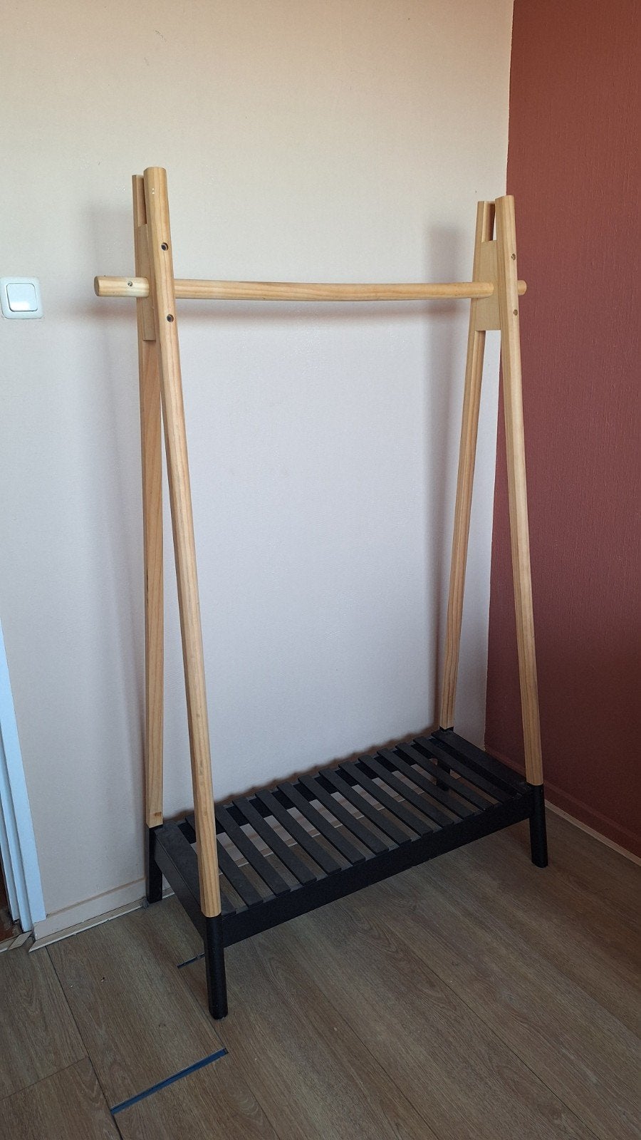 Houten kledingrek met schoenenplank, Ophalen, Gebruikt