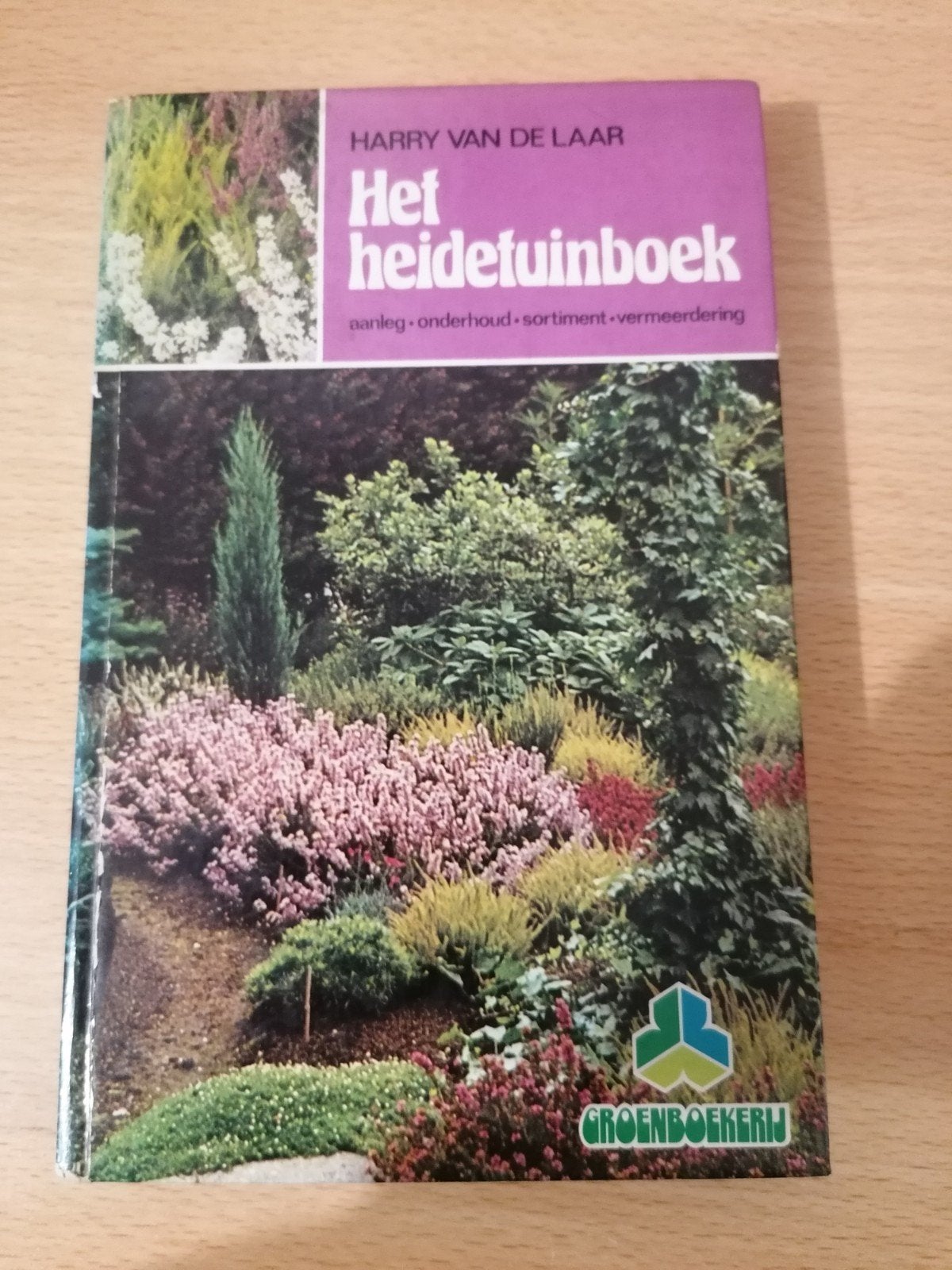 Het heidetuinboek - Harry van de Laar (1974), Ophalen of Verzenden, Gelezen, Harry van de Laar, Tuinieren en Tuinplanten
