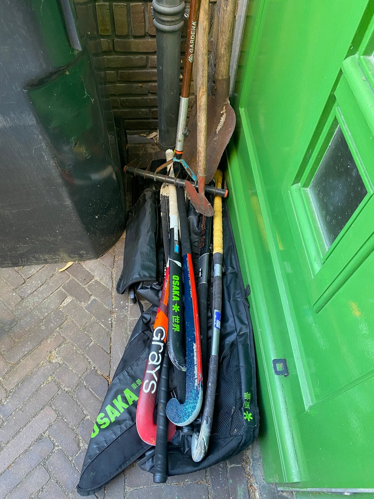 Oude hockeysticks en diverse tuingereedschap, Tuin en Terras, Hand-tuingereedschap, Ophalen, Gebruikt, Schop