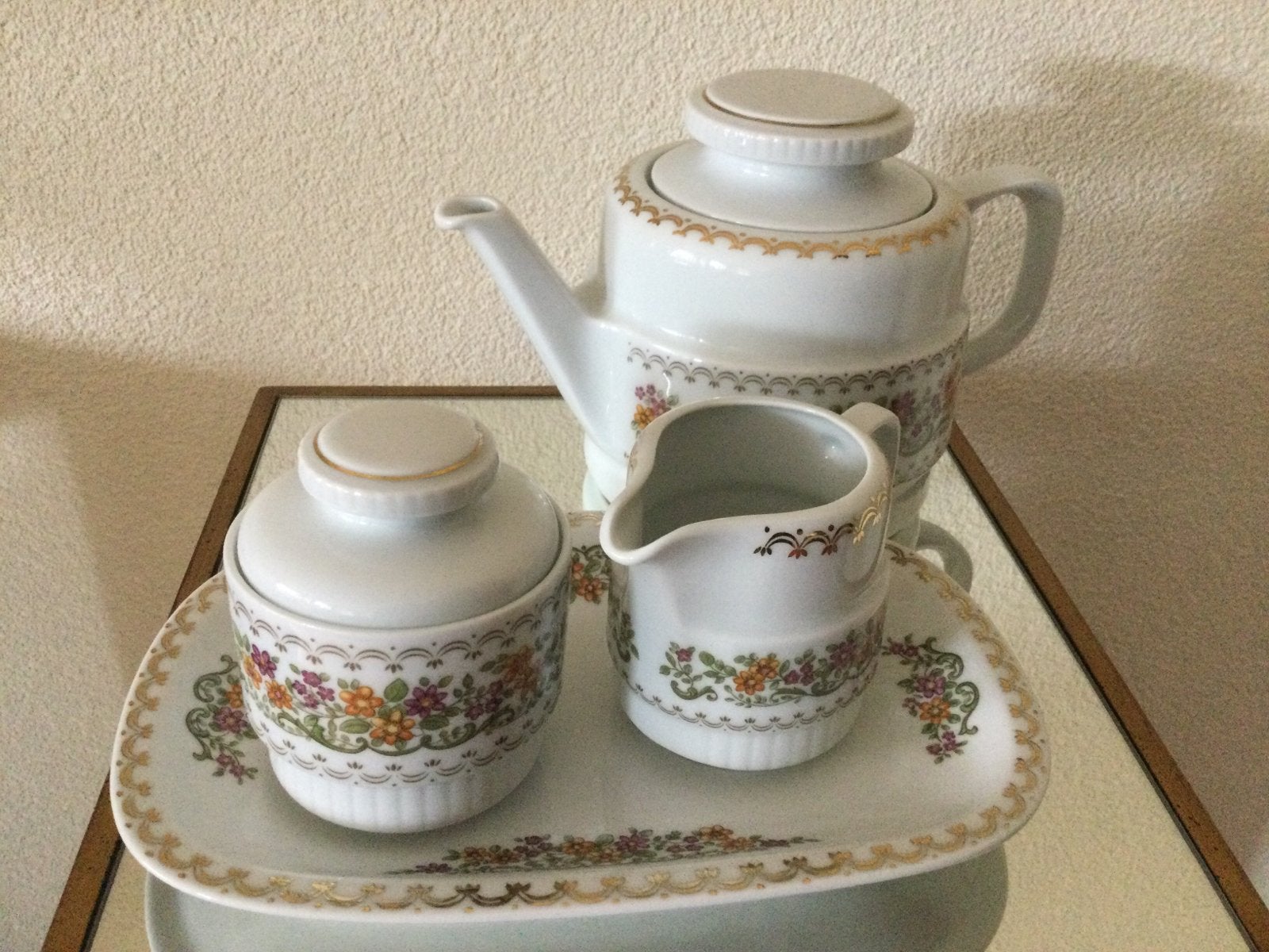Mooie theepot en roomstelletje uit de vorige eeuw., Ophalen of Verzenden