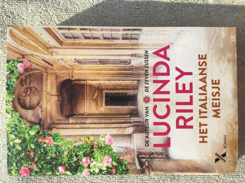 Het Italiaanse Meisje - Lucinda Riley, Ophalen of Verzenden, Gelezen, Nederland