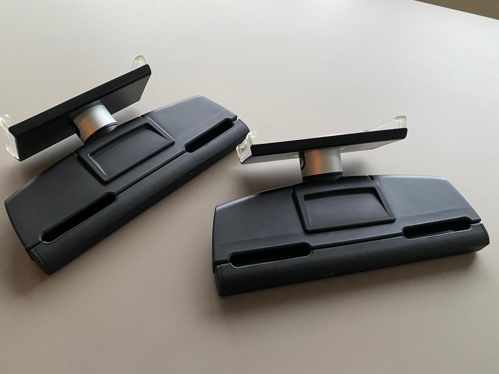 Vogel’s tablethouders auto (2 stuks), Ophalen of Verzenden, Gebruikt