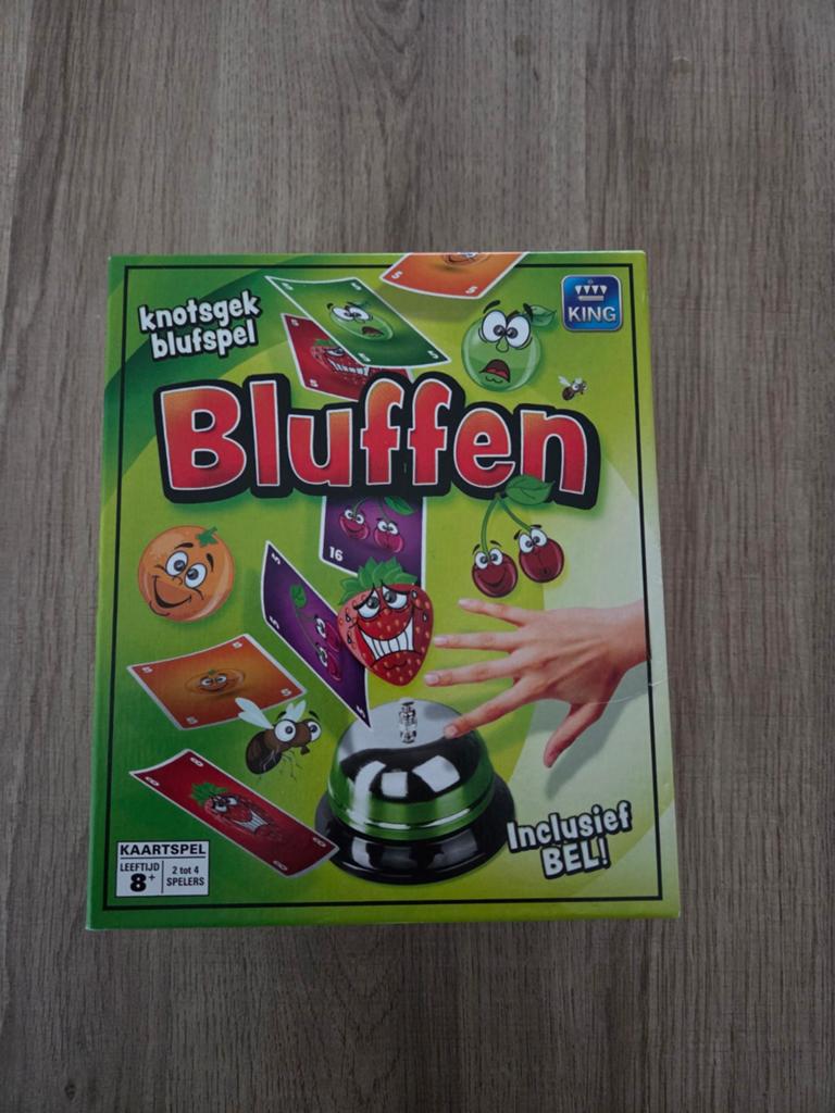 Bluffen kaartspel van King, inclusief bel, Hobby en Vrije tijd, Gezelschapsspellen | Kaartspellen, Ophalen of Verzenden