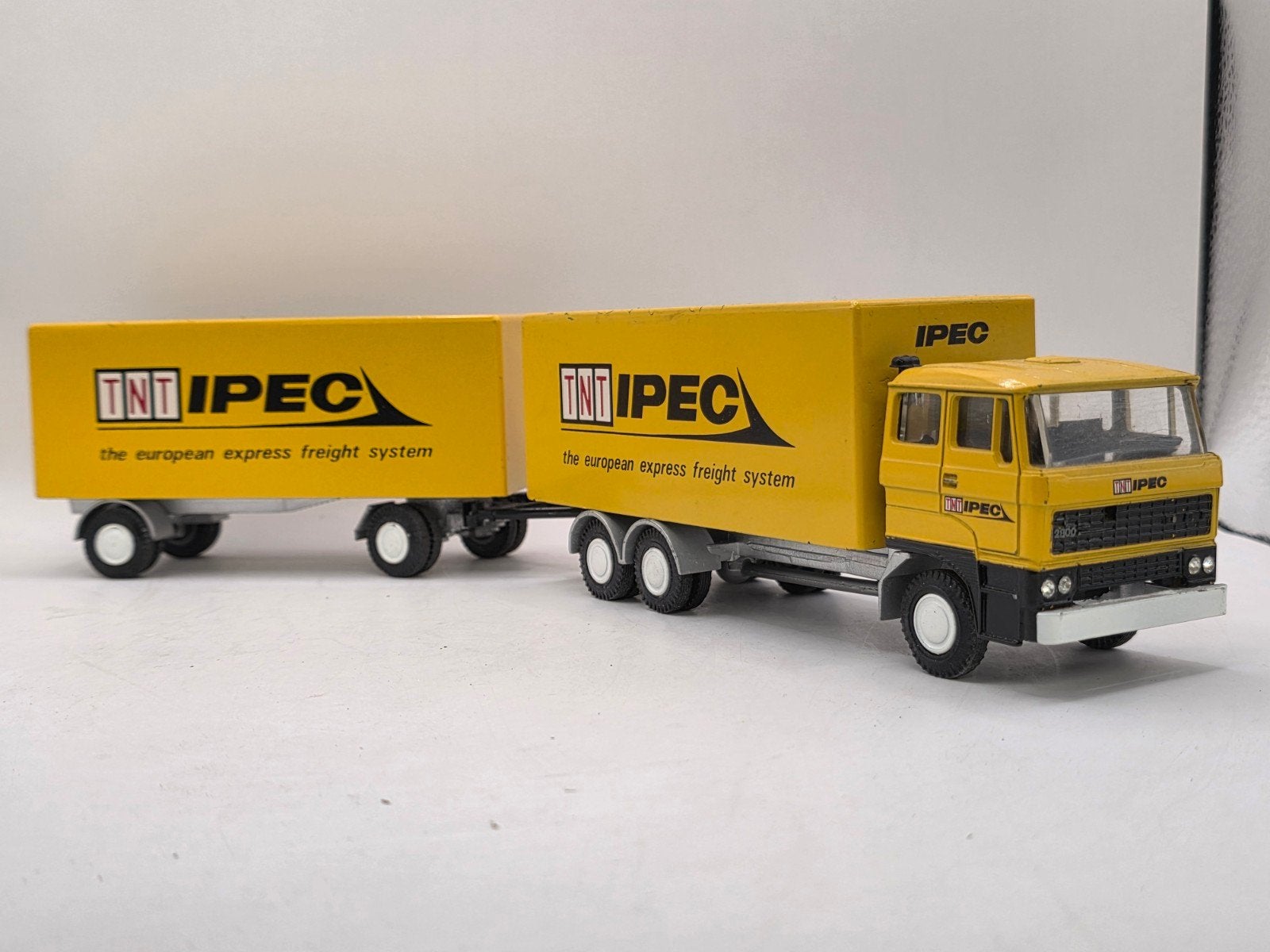 daf 2800, Hobby en Vrije tijd, Modelauto's | 1:50, Ophalen of Verzenden, Bus of Vrachtwagen, Lion Toys