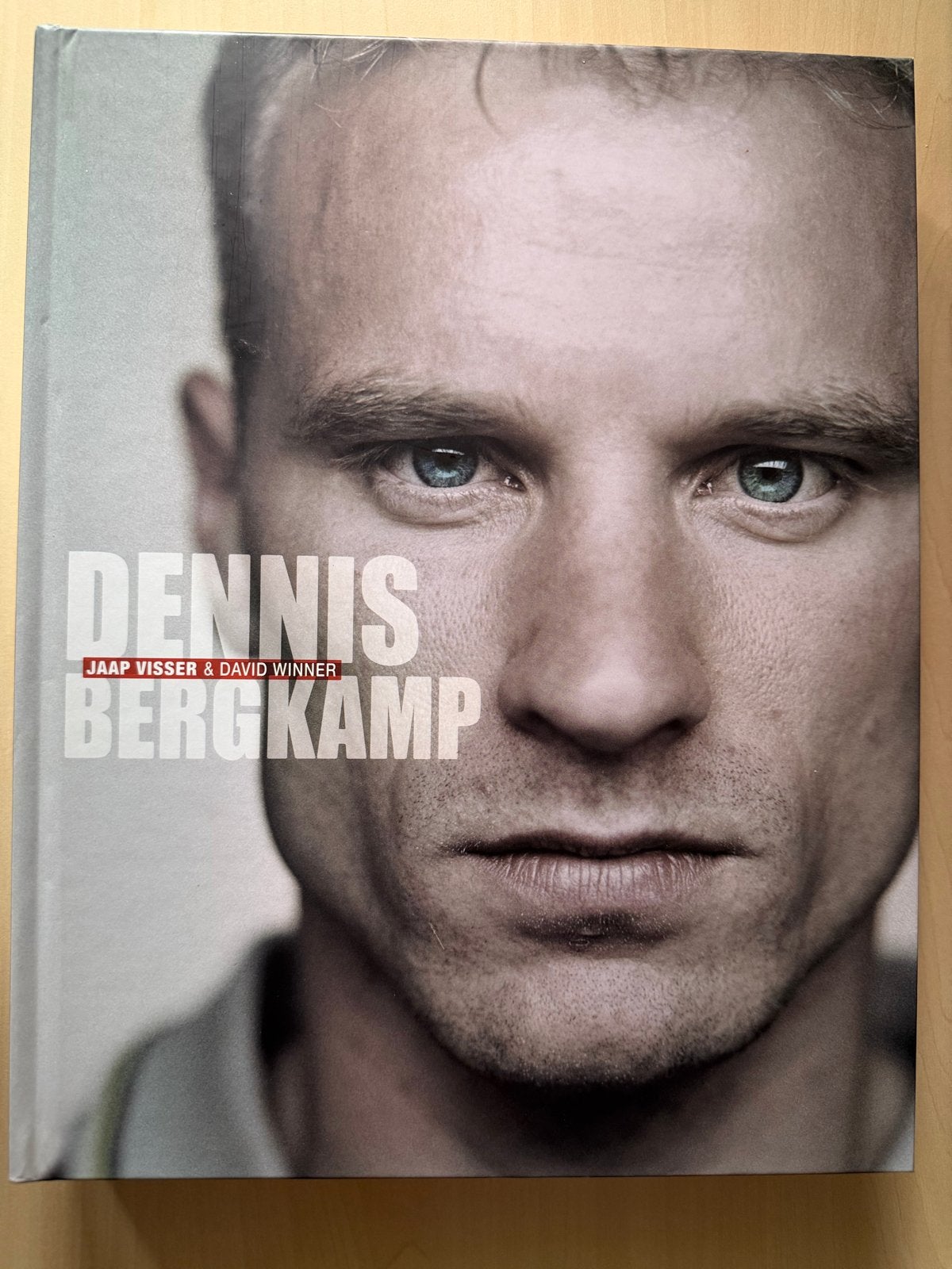 Dennis Bergkamp - Biografie, Ophalen of Verzenden, Zo goed als nieuw, Balsport
