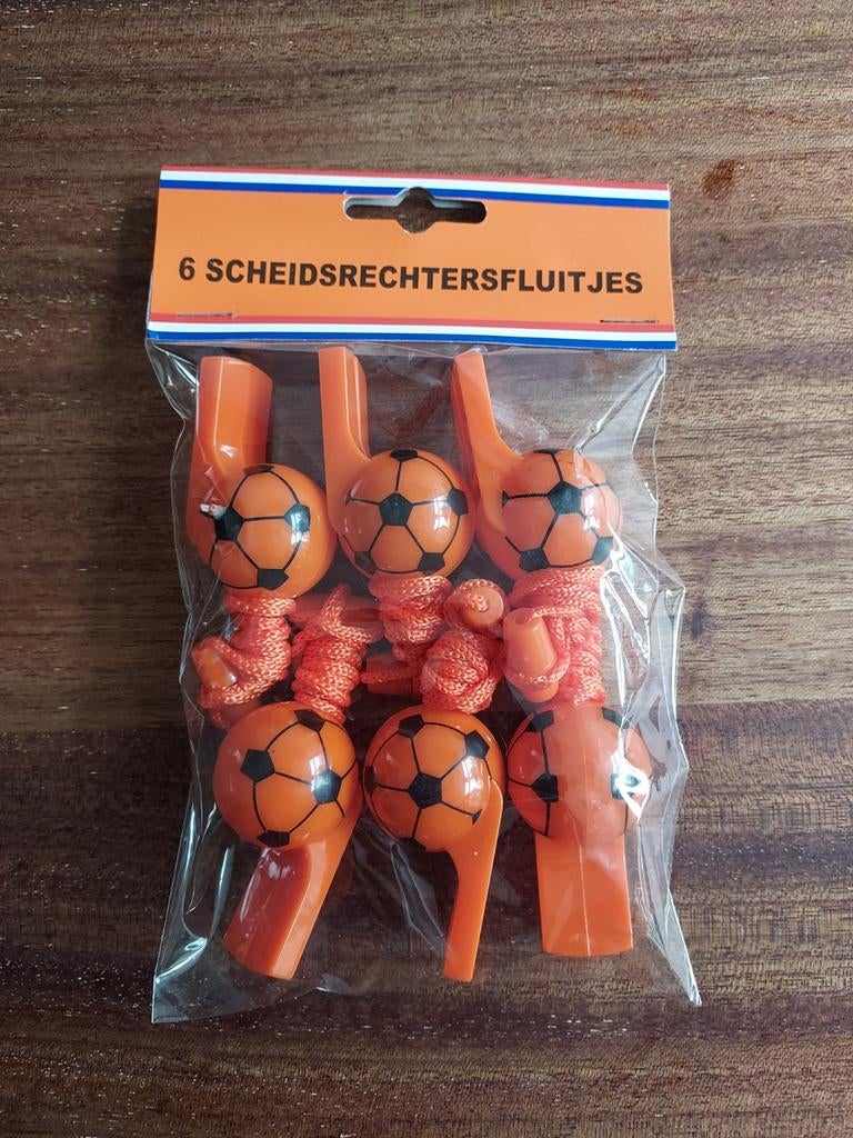Scheidsrechter /oranje voetbal fluitjes, Ophalen of Verzenden, Nieuw
