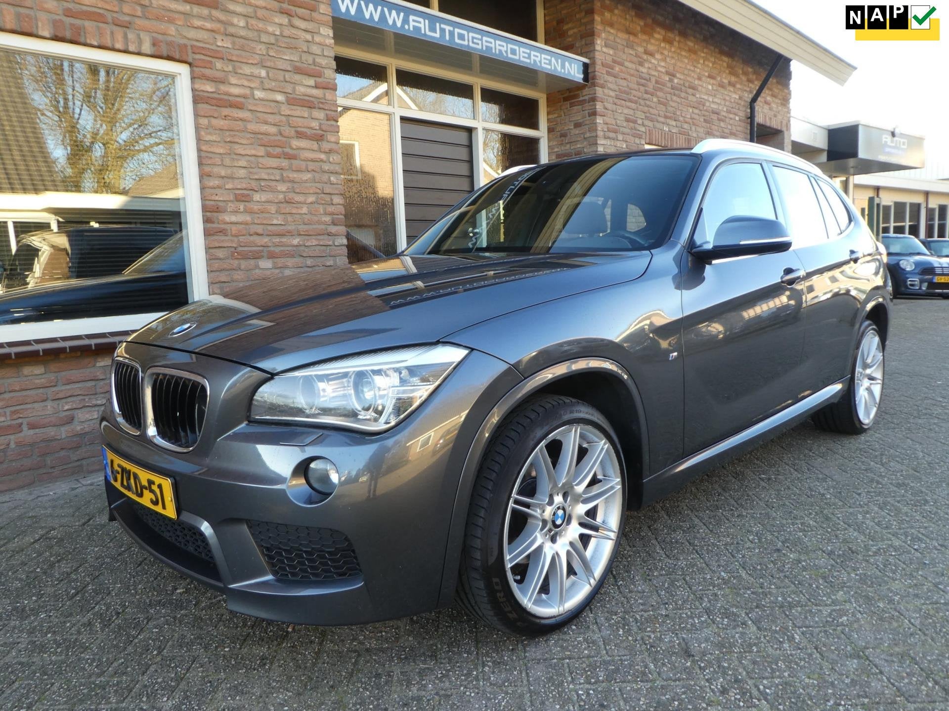 BMW X1 SDrive20i High Executive Automaat / M Pakket / Leder, Auto's, Dealer onderhouden, 4 cilinders, Automatische klimaatregeling