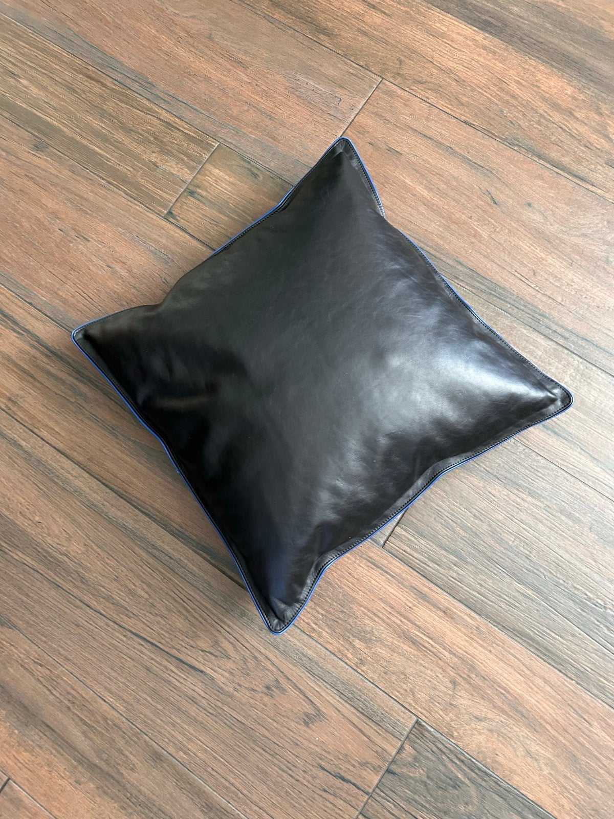 Zwart leren sierkussen 45x45 cm, Zwart, Vierkant, Ophalen of Verzenden, Zo goed als nieuw