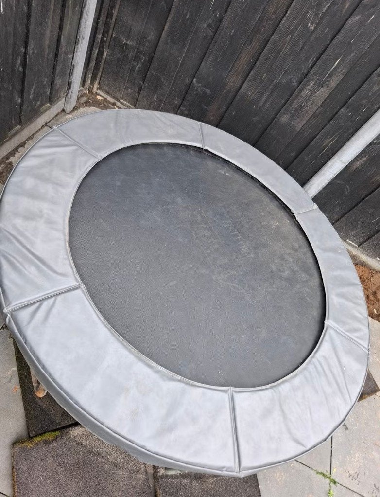 Gratis trampoline 2 meter, Kinderen en Baby's, Speelgoed | Buiten | Trampolines, Ophalen, Gebruikt