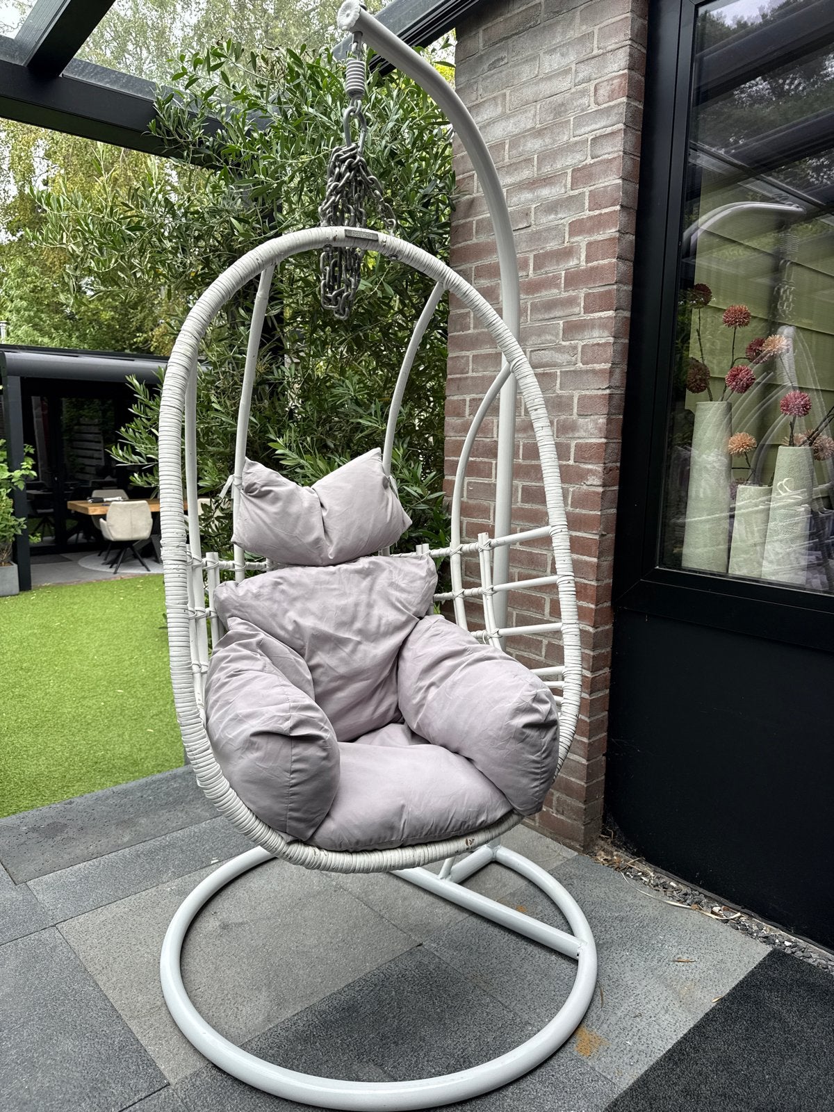 Sissy Boy Witte hangstoel met standaard en kussens, Ophalen, Zo goed als nieuw