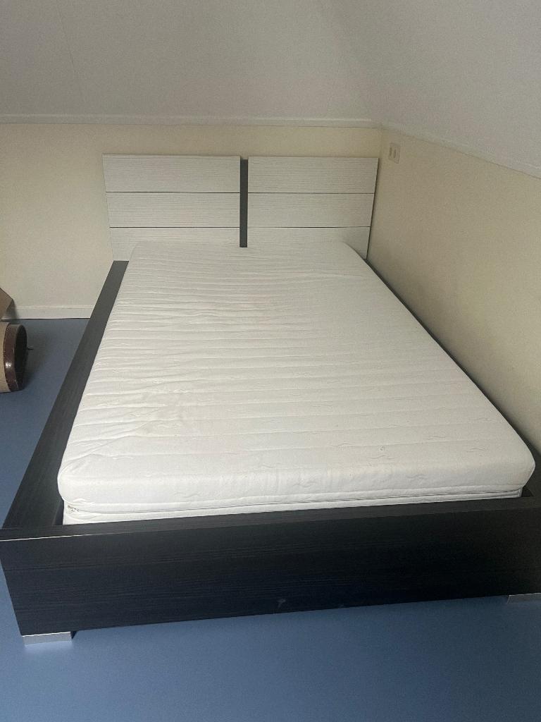 Mooie houten bed, Twijfelaar + nachtkastje, Huis en Inrichting, Slaapkamer | Bedden, Ophalen, Gebruikt, Overige kleuren, Twijfelaar