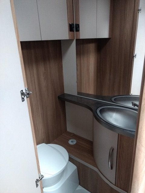 Foto 10 van Bürstner Premio 495 TK – ruime gezinscaravan, vakantieklaar