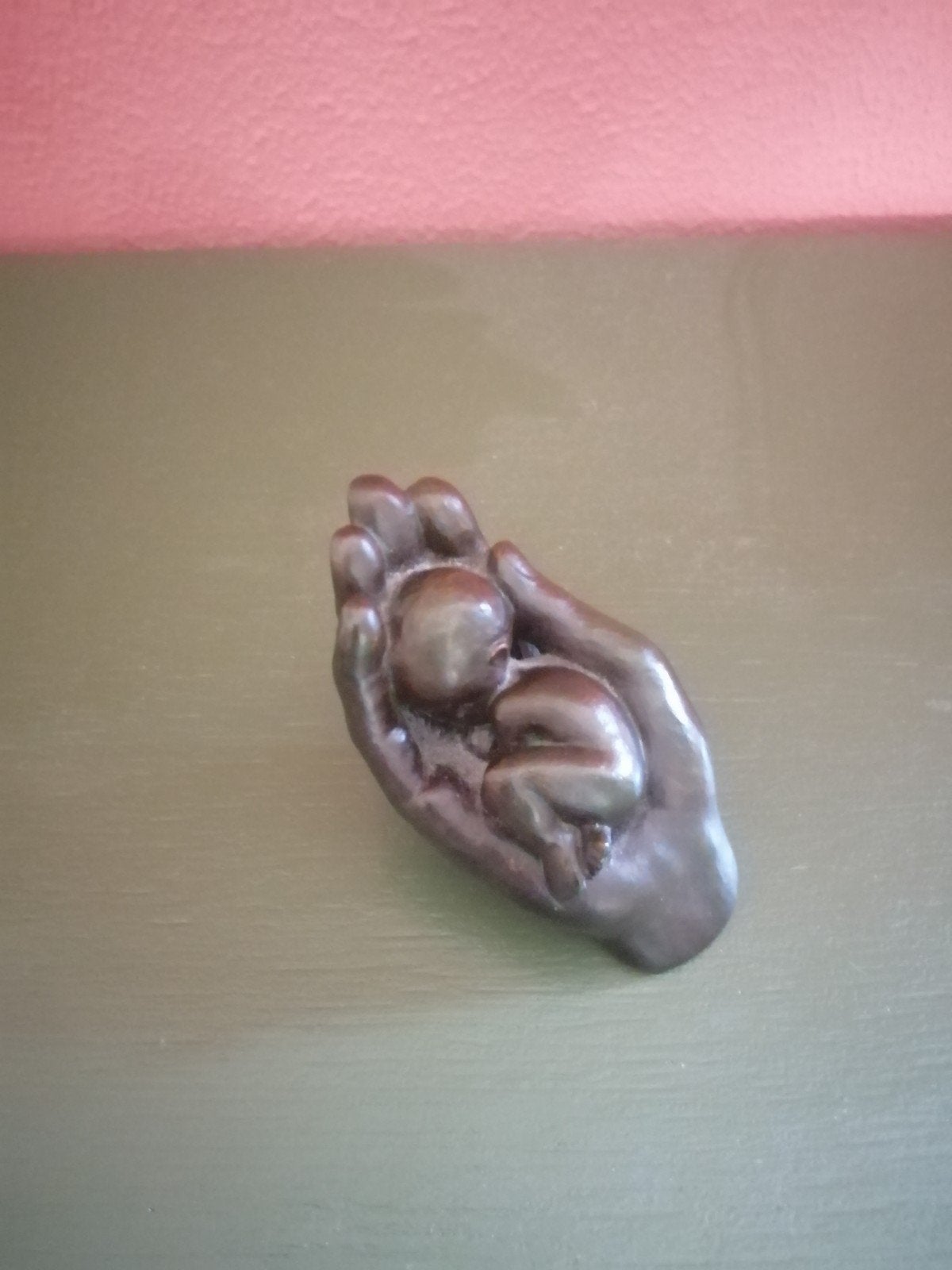 Hand met baby parastone, Ophalen of Verzenden, Zo goed als nieuw, Mens