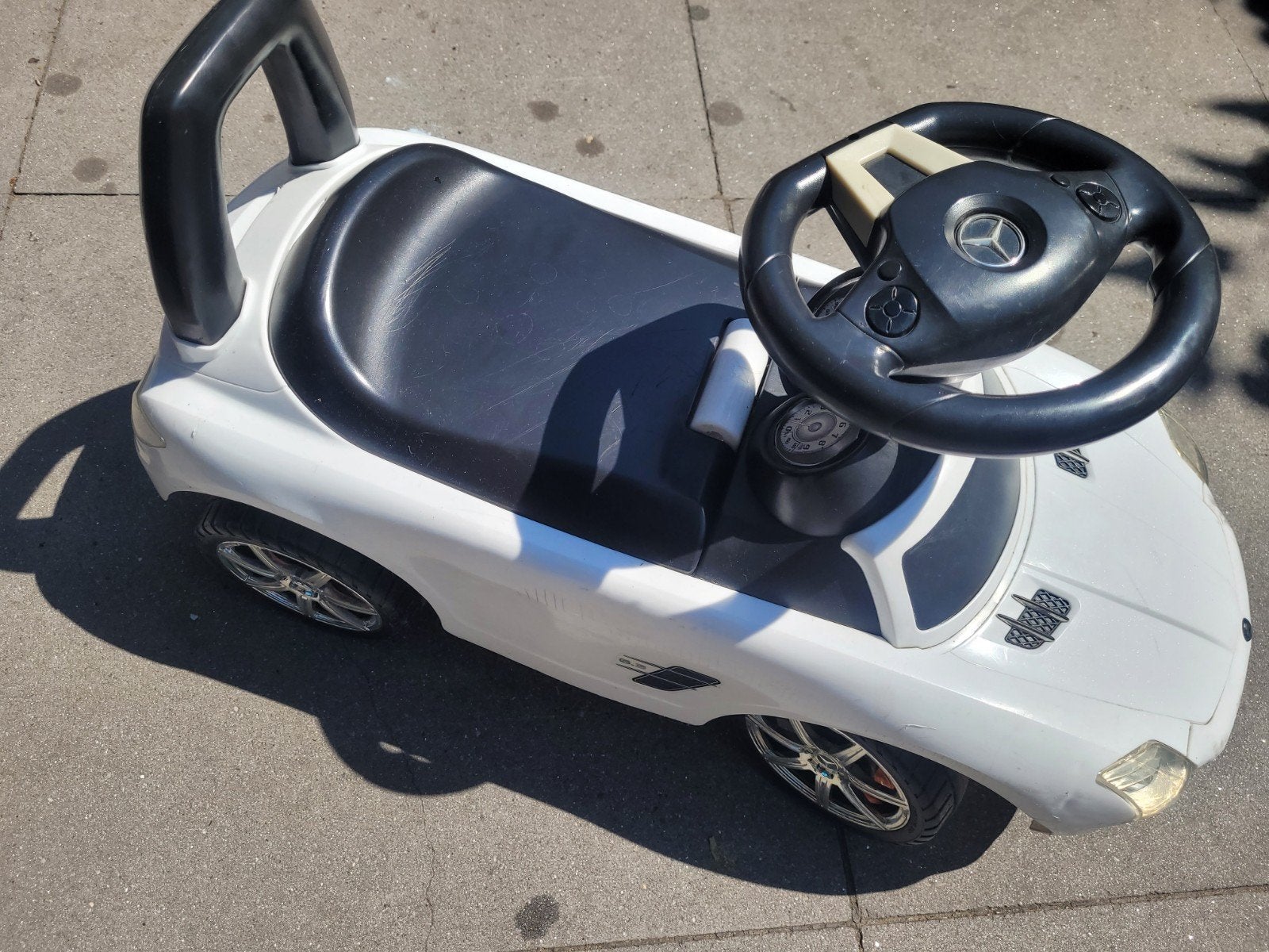 Mercedes-Benz loopauto met geluid, Kinderen en Baby's, Speelgoed | Buiten | Voertuigen en Loopfietsen, Ophalen, Gebruikt, Loopvoertuig