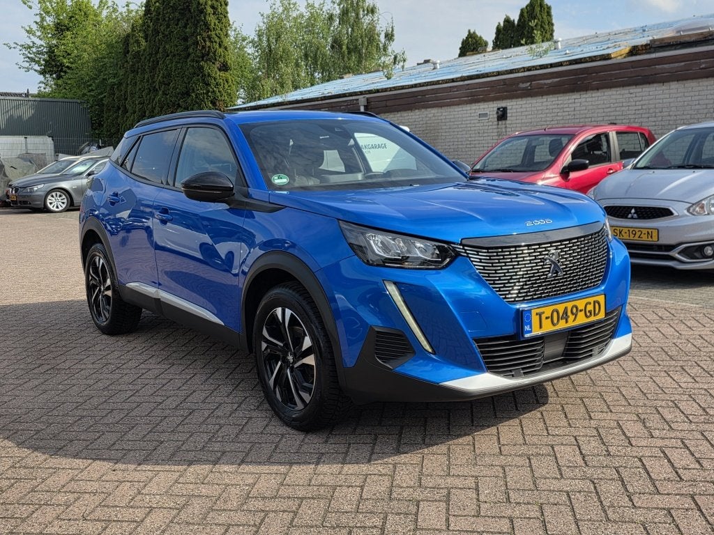 Peugeot 2008 1.2 PureTech Allure, navi, trekhaak, stoelverw., Auto's, Gebruikt, 1199 cc, Blauw, Leder en Stof
