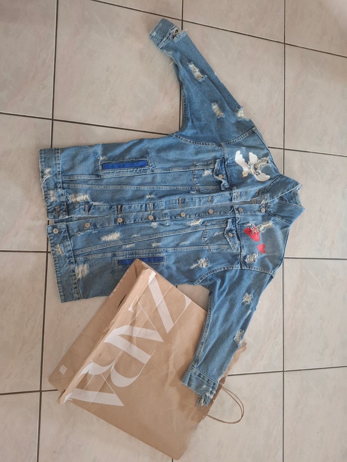 Zara spijkerjas met 'LOVE' en duif opdruk - Maat S/M, Maat 38/40 (M), Blauw, Zara, Ophalen of Verzenden