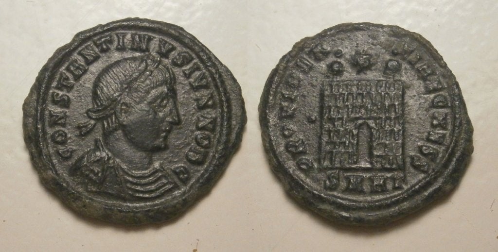 Romeinse munt Constantinus II follis PROVIDENTIAE CAESS SMHΓ, Ophalen of Verzenden, Overige landen, Losse munt