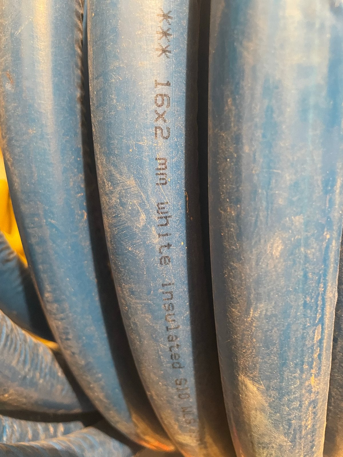 Uponor 16x2 mm geïsoleerde buis - 15-20 meter per rol, Ophalen of Verzenden, Zo goed als nieuw