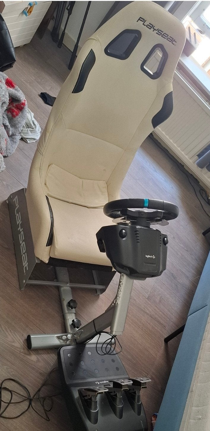 Playseat met Logitech G29 racestuur en pedalen, Spelcomputers en Games, Spelcomputers | Overige Accessoires, Racestoel, Gebruikt