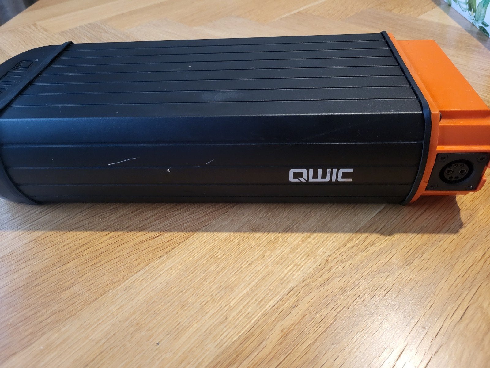 Qwic accu 625wh geen 2 jaar oud, Zo goed als nieuw