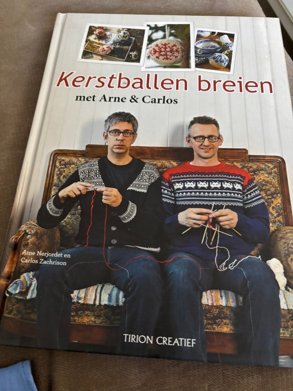 Kerstballen breien met Arne en Carlos, Ophalen of Verzenden, Zo goed als nieuw, Breien, Patroon of Boek