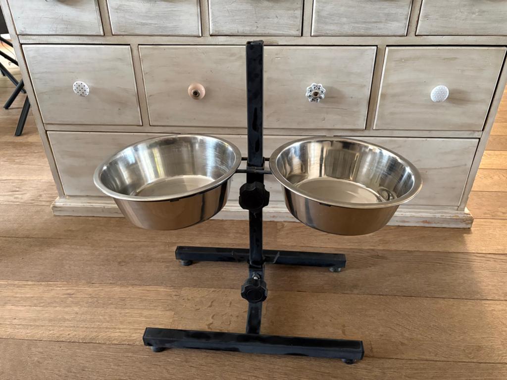 Standaard met 2 metalen voerbakken. Groot. Hond., Ophalen of Verzenden, Gebruikt
