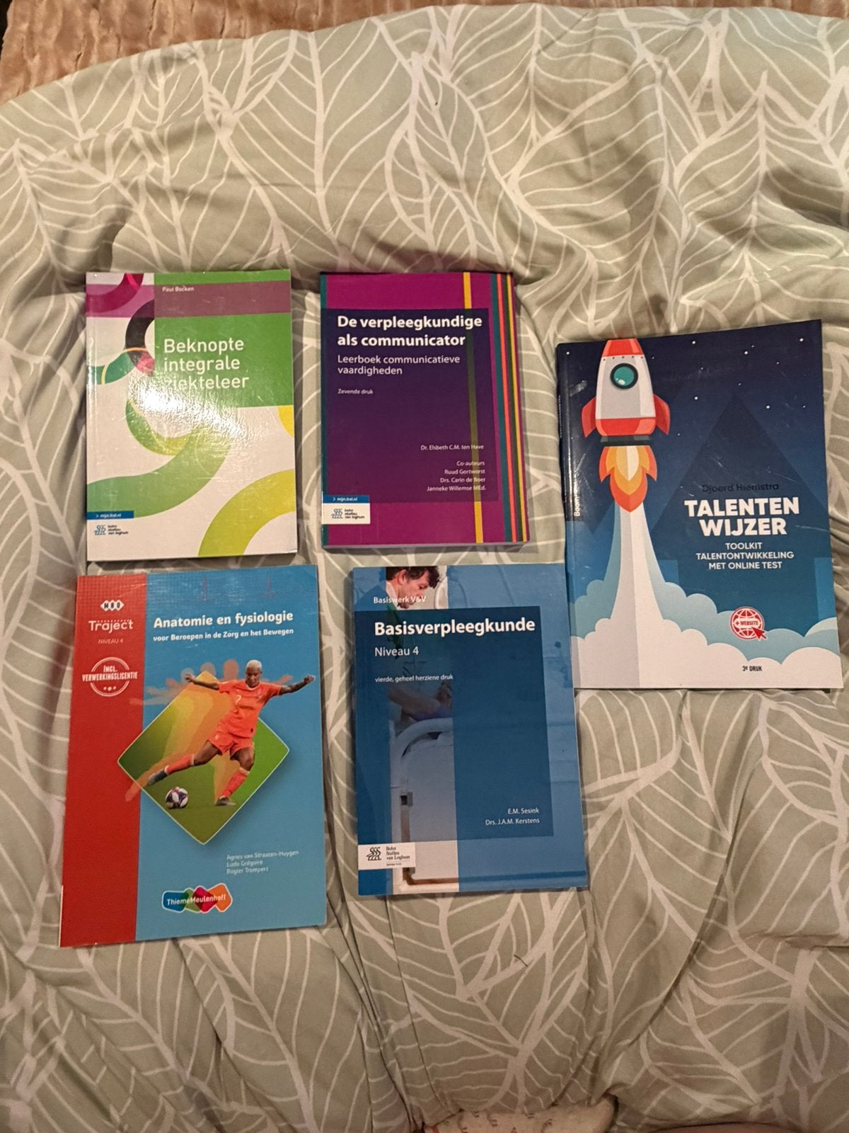 Boeken opleiding verpleegkunde mbo 4, Boeken, Schoolboeken, Ophalen of Verzenden, Zo goed als nieuw, Overige niveaus