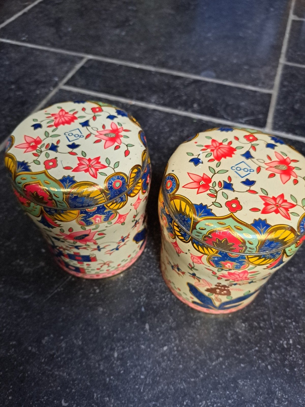 2x Vintage CO-OP blikken met bloemmotief, Verzamelen, Ophalen of Verzenden, Zo goed als nieuw, Overige