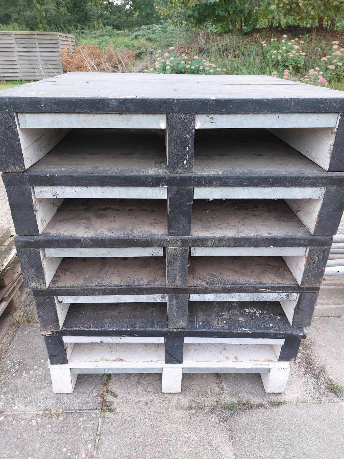 Stevige houten pallet met ijzeren constructie, Ophalen, Minder dan 180 cm, Palen