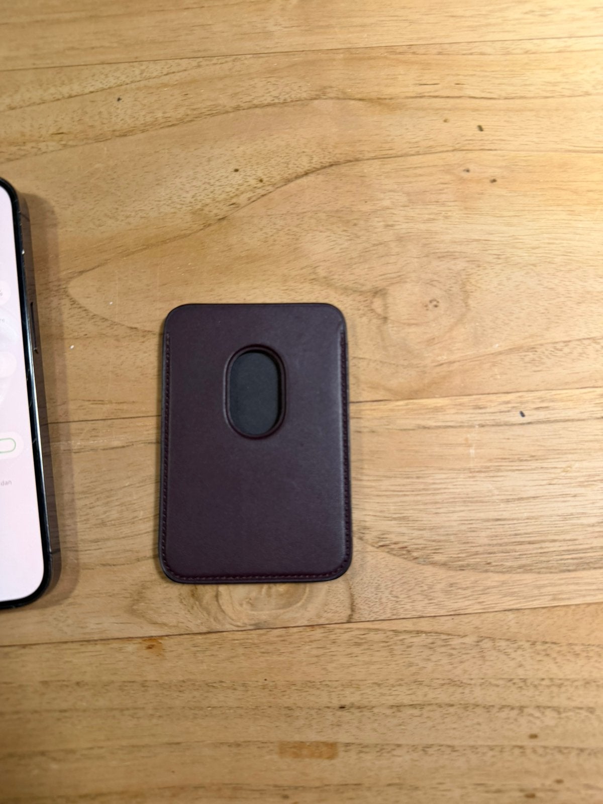 Foto 6 van Apple iPhone 14 Pro 128GB Deep Purple + MagSafe Wallet