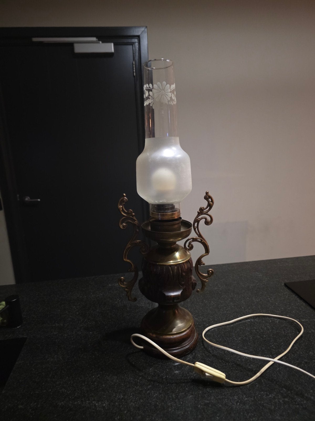 Antieke olielamp - Decoratieve tafellamp, Antiek en Kunst, Ophalen