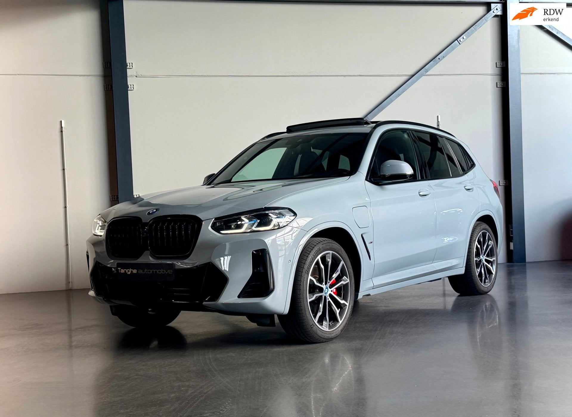 BMW X3 XDrive30e M-Seats,ACC,Trekhaak,Carbon,HUD,Stuurverwar, Automaat, 1998 cc, Leder, Bedrijf