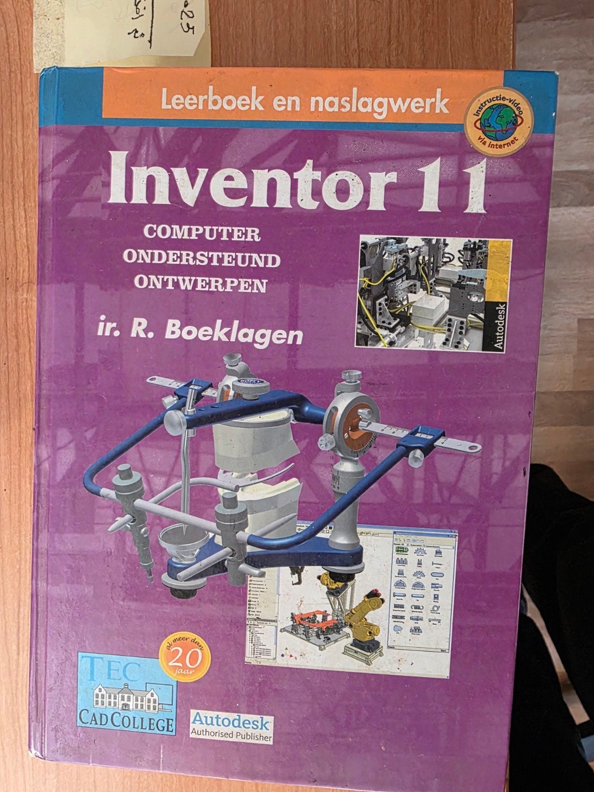 3D Inventor 11 leerboed van CAD College, Ophalen