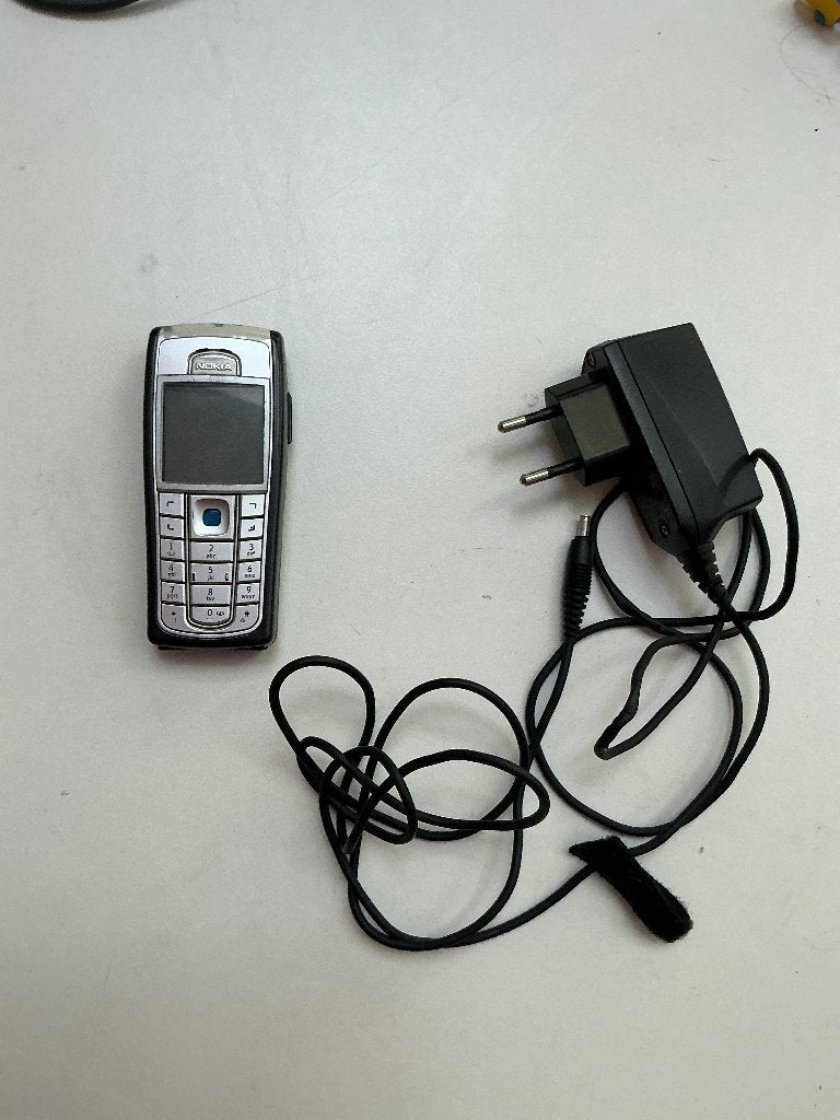Nokia 6230i met oplader, Telecommunicatie, Mobiele telefoons | Nokia, Gebruikt, Zwart, Fysiek toetsenbord, Ophalen of Verzenden